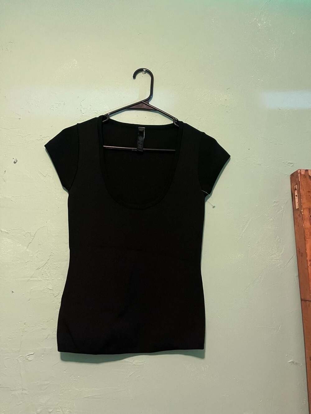 SKIMS Black Scoop Neck Cap Sleeve Knit Top